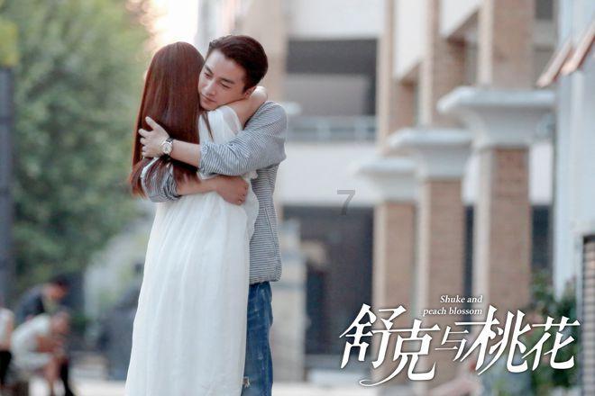《爱的修学旅行》海边开启婚姻坦白 吴千语施伯雄互谈出轨定义